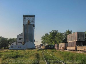 Oakville, MB grain elevator, June 2009. Contributed by Steve Boyko.